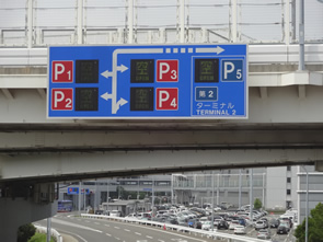 道なりに進み「P看板」を過ぎて